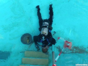 Nood betonreparatie trap buitenbad Orka zwembadreparatie