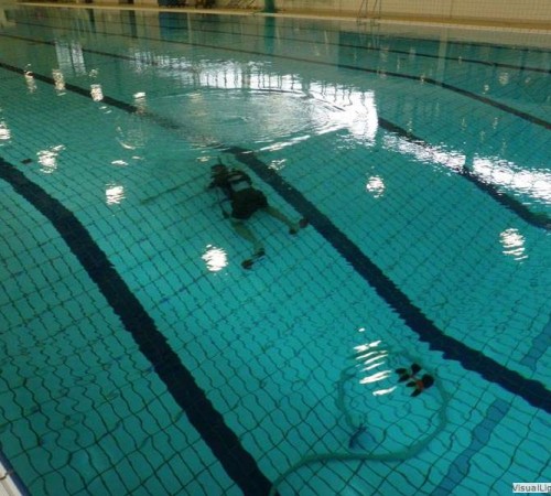 Tegelreparatie schuine wand duiklkuil Orka zwembadreparatie